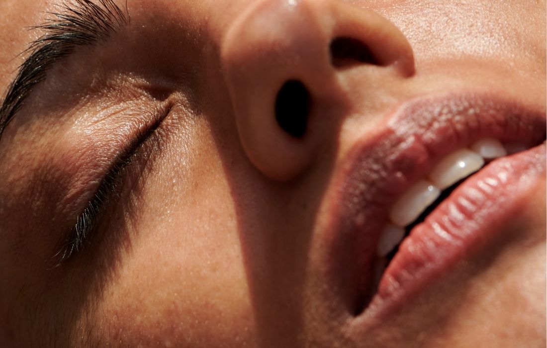 Jesienne peelingi kwasowe – regeneracja skóry