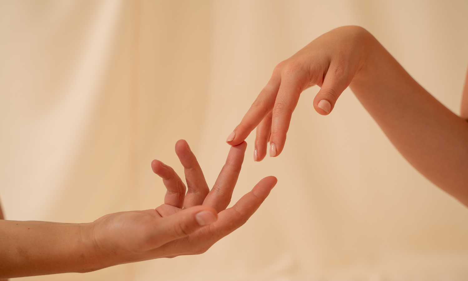 Stymulatory tkankowe na dłonie – skuteczne odmładzanie