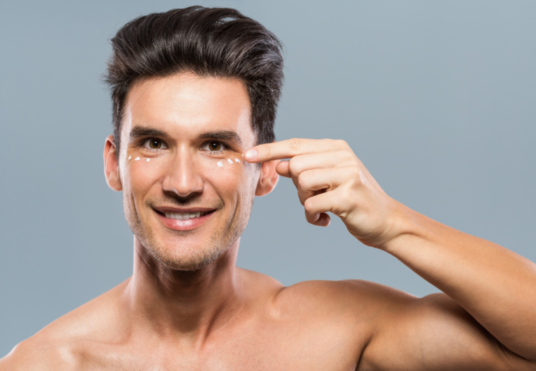 Mężczyzna przed depilacją laserową klatki piersiowej i ramion w Open Clinic Warszawa